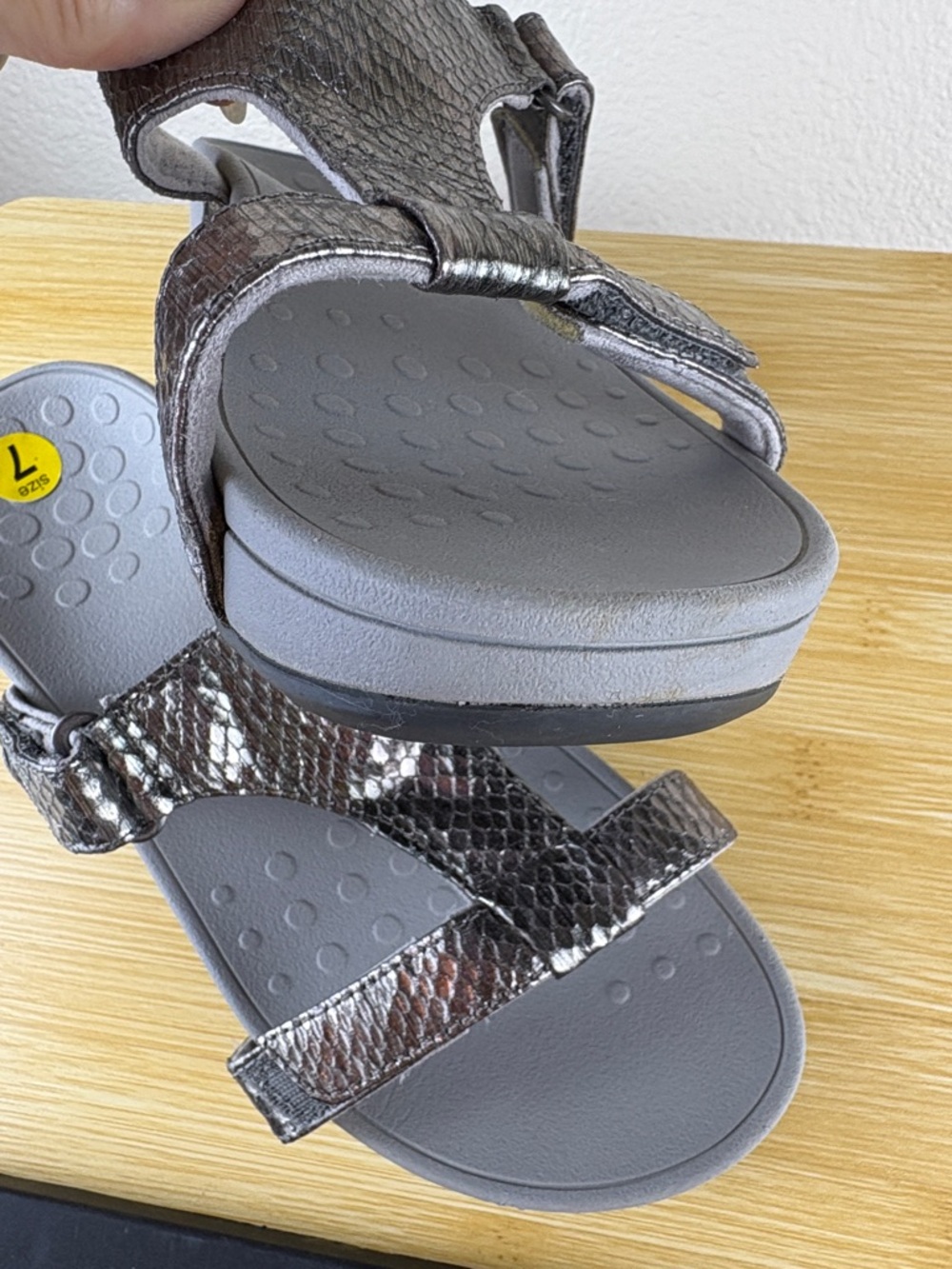 Vionic Ellie Metallic Snakeskin Adjustable Orthotic Sandals Silver Women's Size7 - Picture 6 of 11